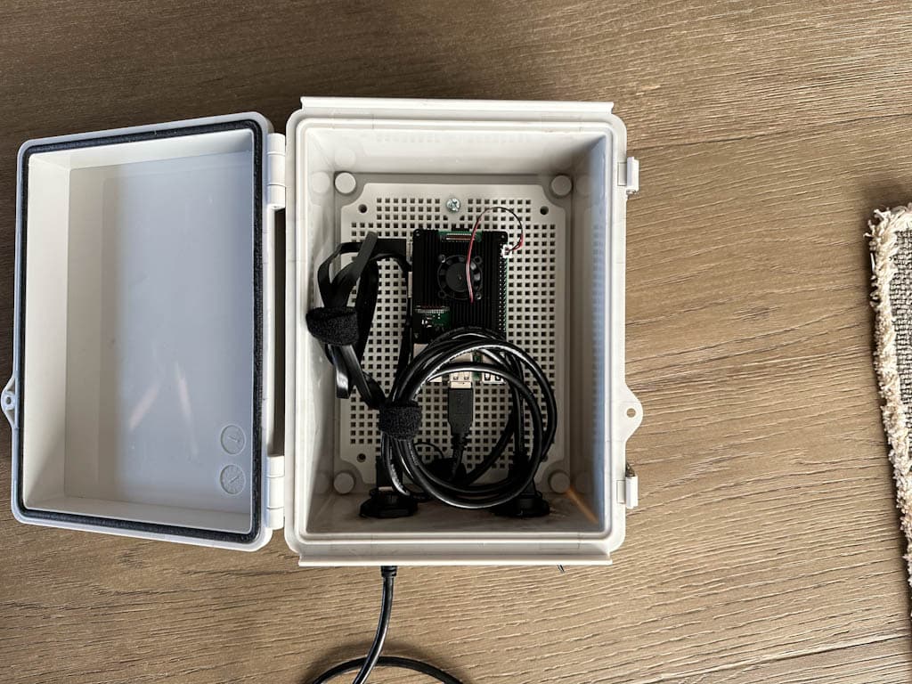 Fun Raspberry Pi project: Identify backyard birds 24/7