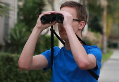 using a binoculars harness
