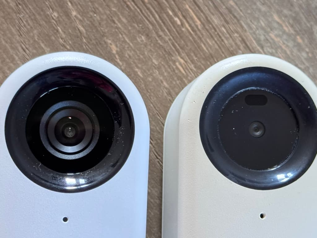 The newer, bigger, shinier, pro-er lens on the left. OG lens on the right!