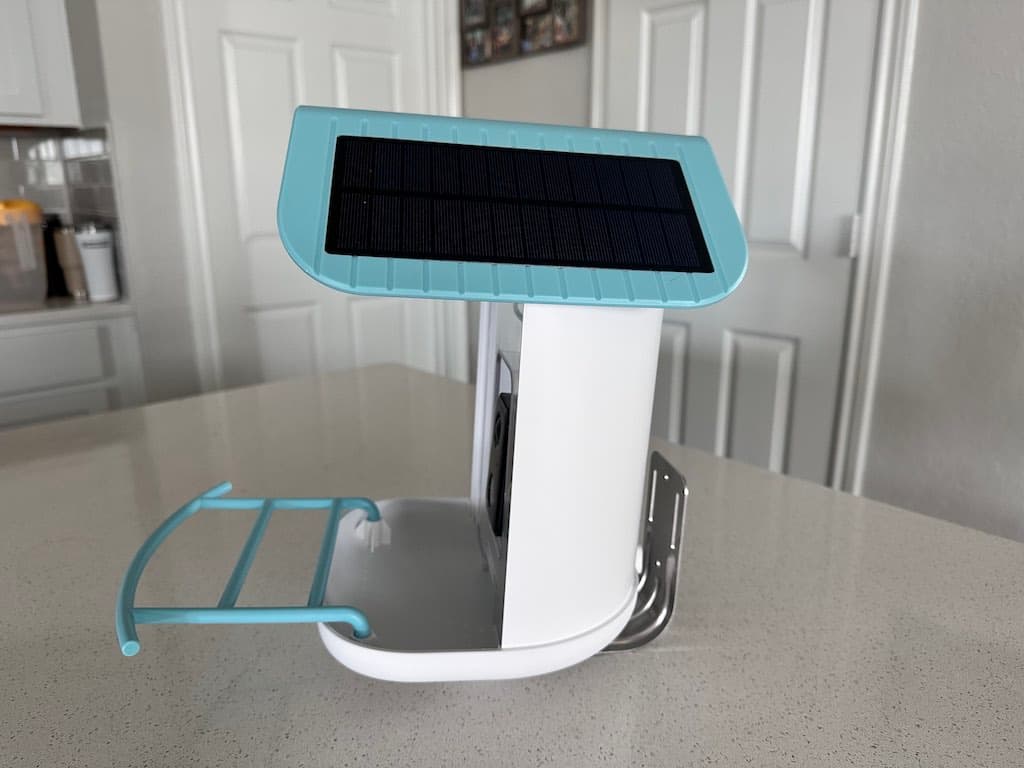 A profile of the AUXCO smart feeder. There is a solar panel on each side of the roof. But it doesn't really matter since both feeders are completely self-sustainable with solar charging.