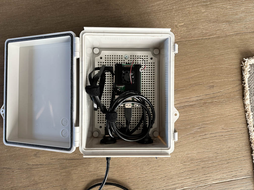 Fun Raspberry Pi project: Identify backyard birds 24/7