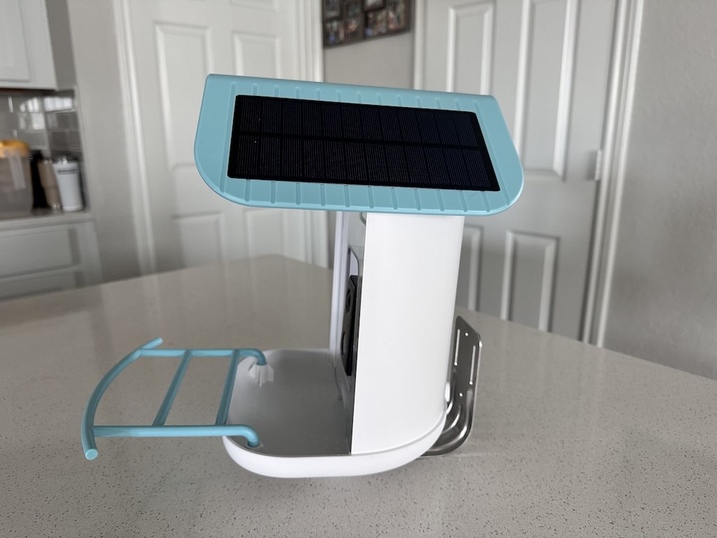 A profile of the AUXCO smart feeder. There is a solar panel on each side of the roof. But it doesn't really matter since both feeders are completely self-sustainable with solar charging.
